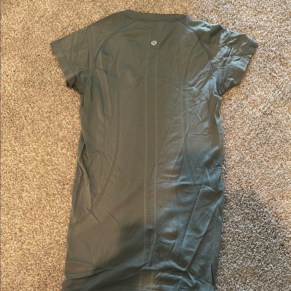 lululemon athletica Gray Short Sleeve Tee